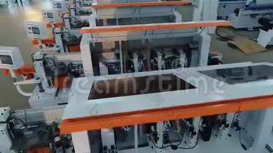 生产自动化机床的大型工厂.. 生产的木工机械成排库存